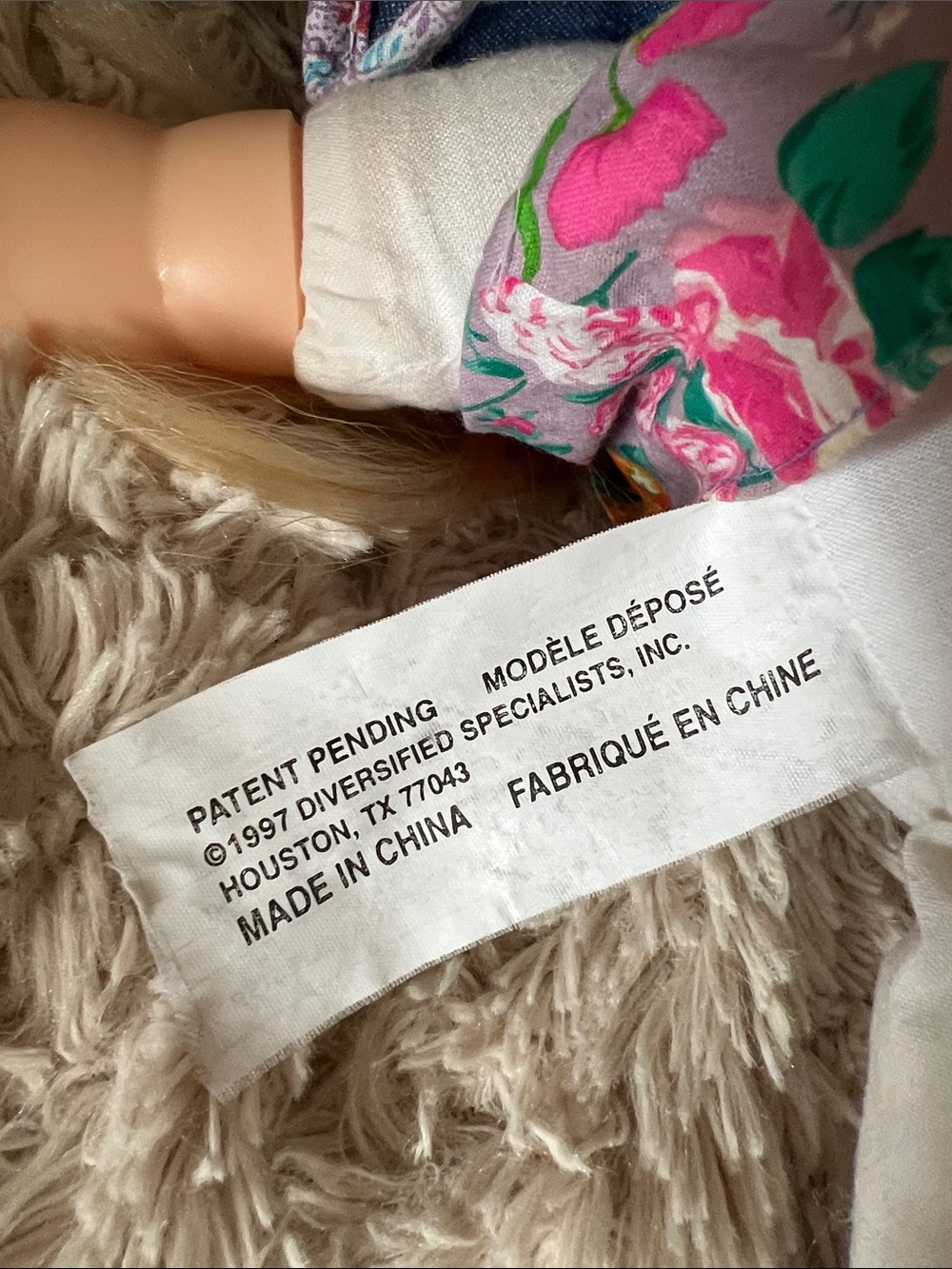 VINTAGE 1990s DSI Toys Baby Pick Me Up doll TALKS & GIGGLES!! denim & floral - Picture 7 of 17